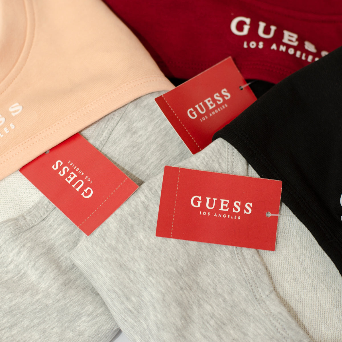 Sukienki Guess 50 szt.